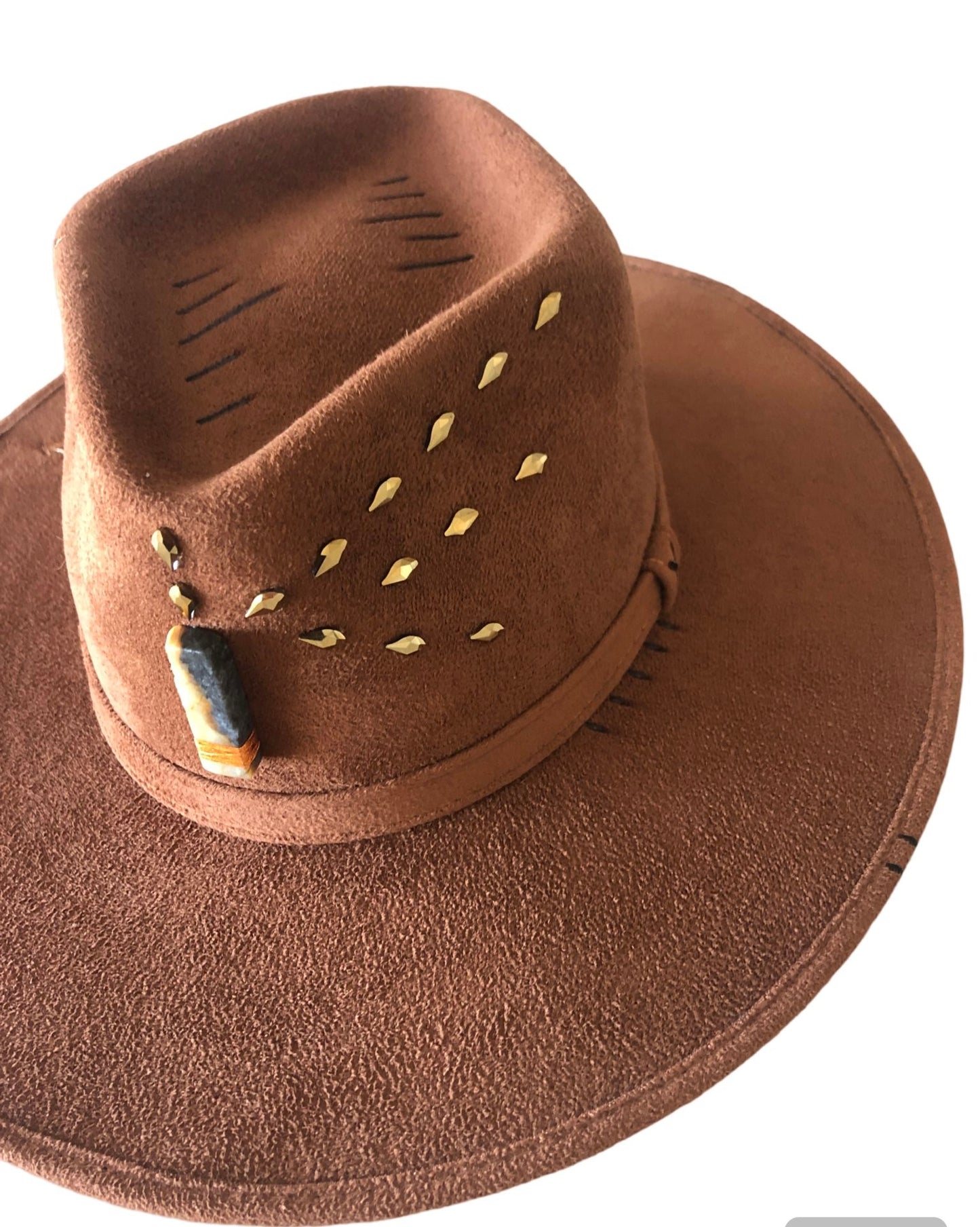 Brown hat with rhombus and crystals
